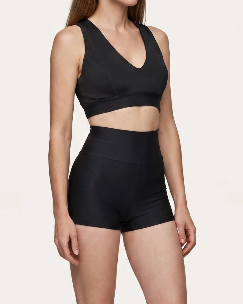 Black_V-Neck_Sports_Bra_and_Shorts_Set_On-Model_Editorialaa.jpg
